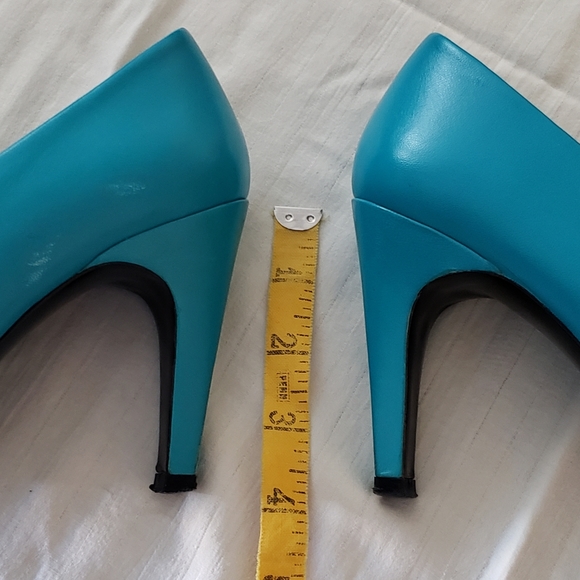 Charles Jourdan leather high heel pumps, size 5.5 US. $45 - Picture 5 of 8